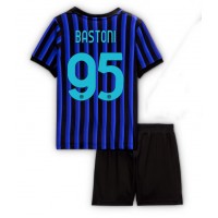 Stroje piłkarskie Inter Milan Alessandro Bastoni #95 Koszulka Podstawowej dla dzieci 2025-26 Krótki Rękaw (+ szorty)